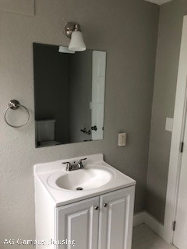 Foto del edificio - 383-385 E 15th Ave