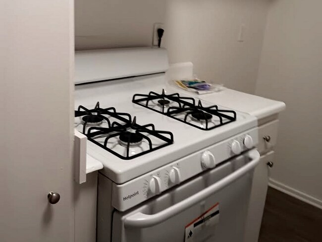 Foto del edificio - 15116 Parthenia St