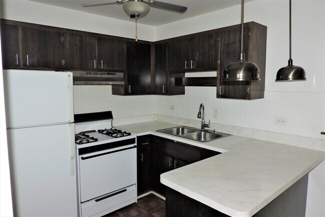 Building Photo - 5733 W 103rd St