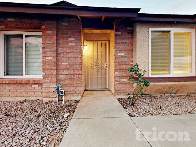 Building Photo - 3413 E Dragoon Ave