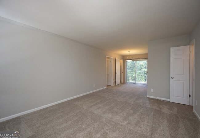 Building Photo - 4883 Roswell Rd NE