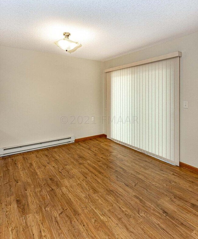 Building Photo - APPLICATION PENDING -- Massive 2 bedroom a...