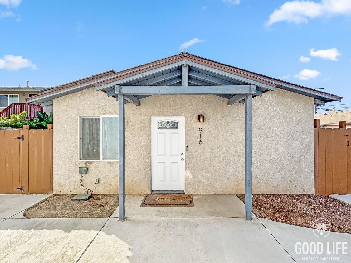Foto principal - Charming 3BD/2BA House in Imperial Beach W/ A/C, W/D, 2-Car Garage, & Grass Backyard!