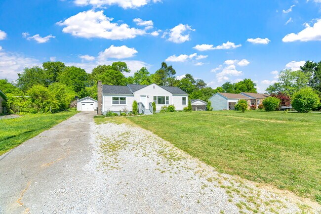 Building Photo - 5700 Ridgefield Rd