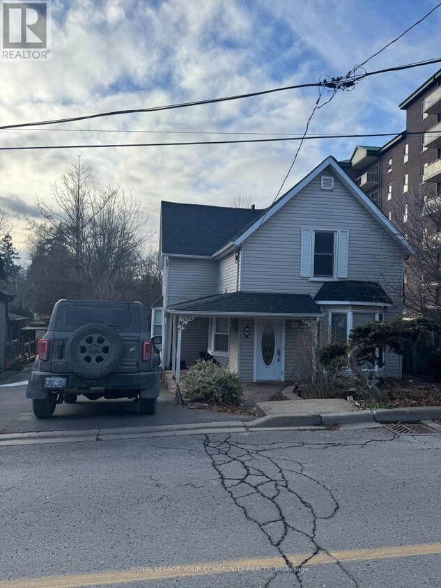 Primary Photo - 96 Gurnett St