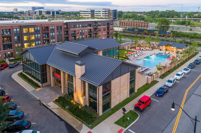 Building Photo - Apartments at the Yard: Parkline