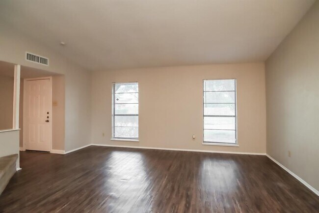 Building Photo - 14658 Meyersville Dr