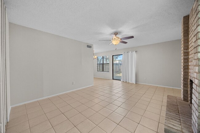 Foto del edificio - 9024 Sawtooth Ln