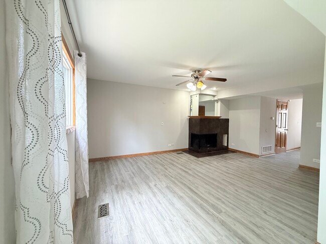 Building Photo - 229 Juniper Ln