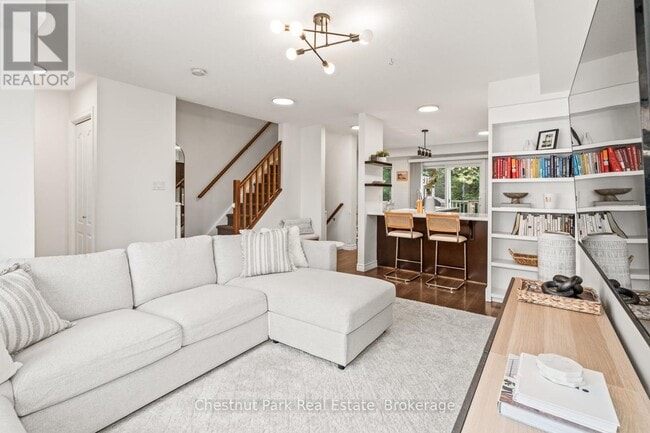 Building Photo - 37 Silver St