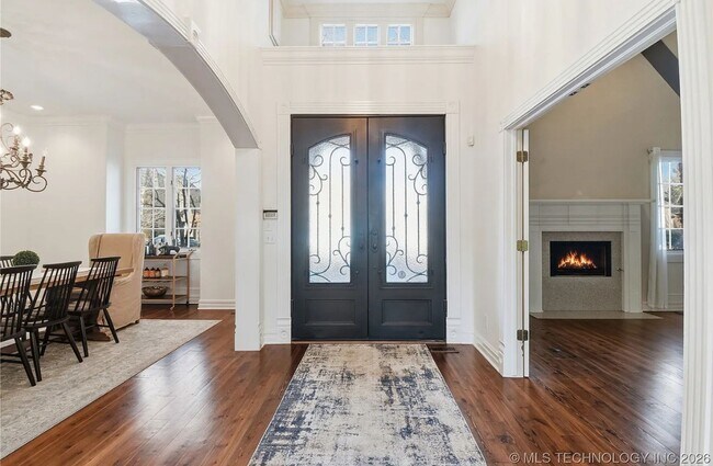 Foto del edificio - Exquisite custom home with high end finishes located in the gated community of Maple Ridge Village