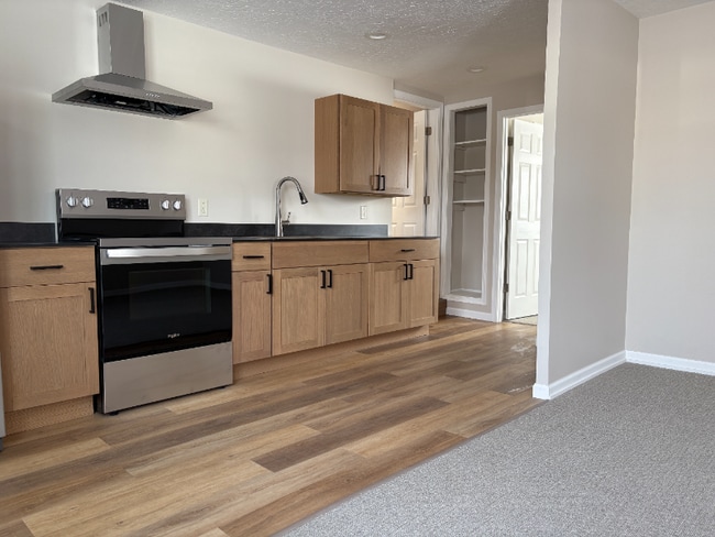 Building Photo - 10 W Park St