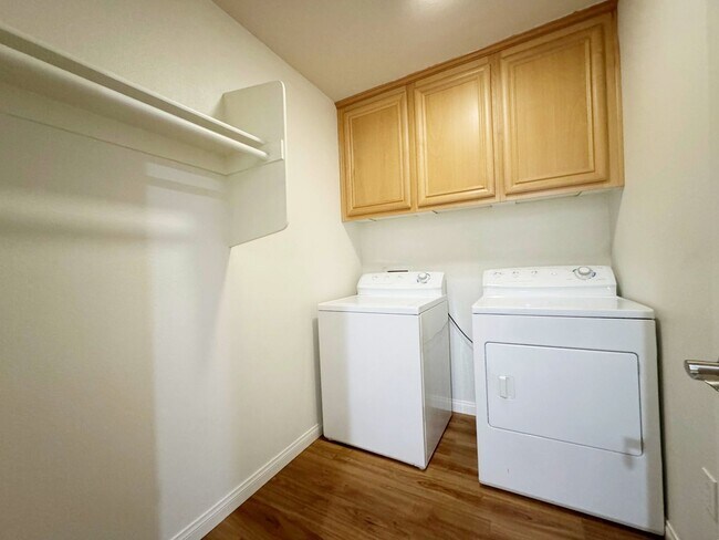 Building Photo - Stunning 2 Bed / 2.5 Bath Condo with 2-Car Garage in North Park