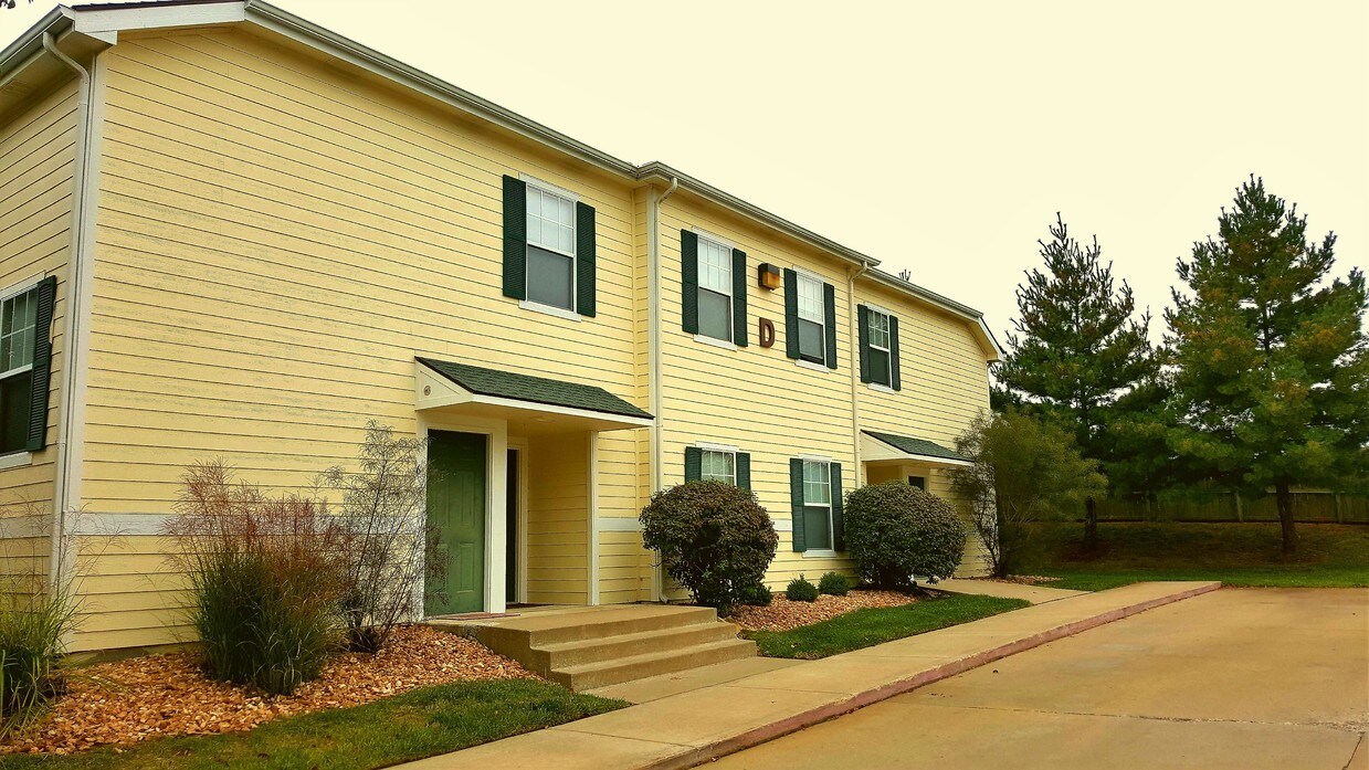 Tuckaway at Briarwood Apartments 4241 Briarwood Dr Lawrence, KS