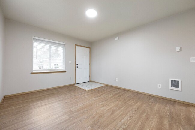 Foto del edificio - 5Bed/2.5 Bath home available in SE Portland