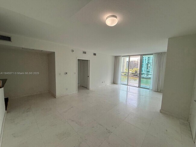 Building Photo - 325 S Biscayne Blvd