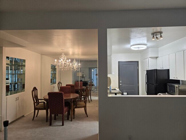 Building Photo - 1155 N La Cienega Blvd