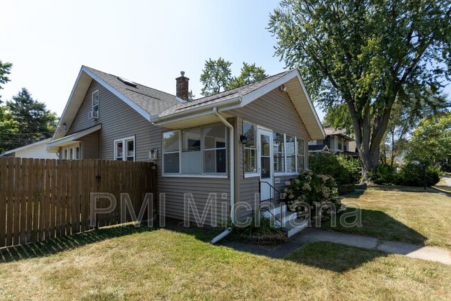 Building Photo - 228 Tonti St