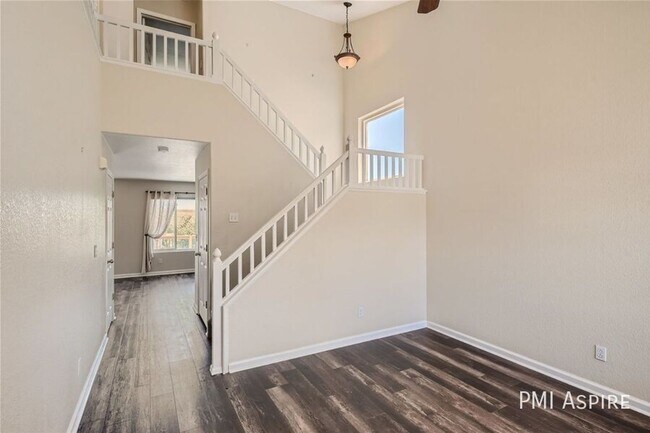 Foto del edificio - Beautiful 4-Bedroom Home with Garage & Fenced Yard