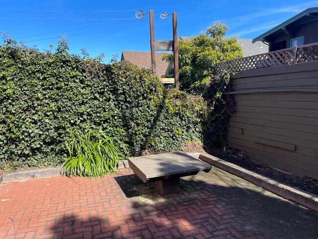 Building Photo - 405 Santa Fe Ave