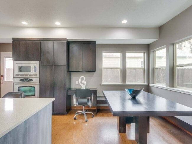 Foto del edificio - 1705 S Vermont Ave