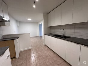 Building Photo - 1480-1480 Boundary Crescent