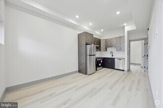 Building Photo - 251 S 12th St