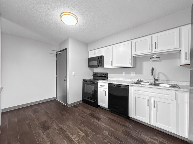 Cocina renovada - Eastwood on Grand