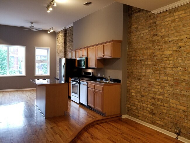 Building Photo - 533 N Ashland Ave