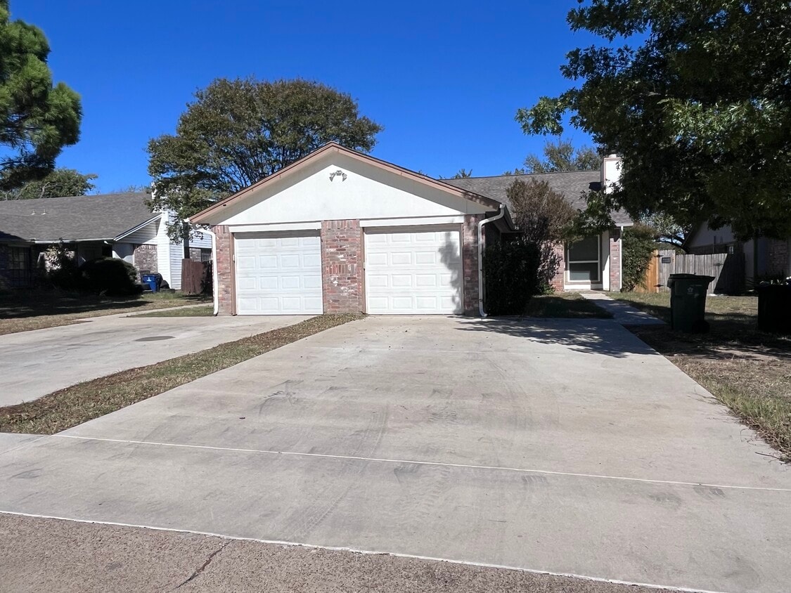 Foto principal - 312 Spring Branch Ln