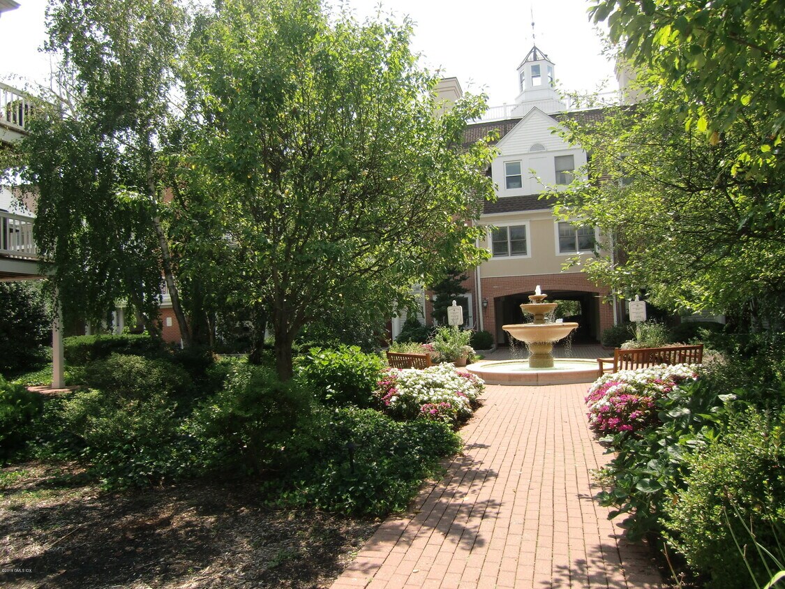 Primary Photo - 51 Forest Ave