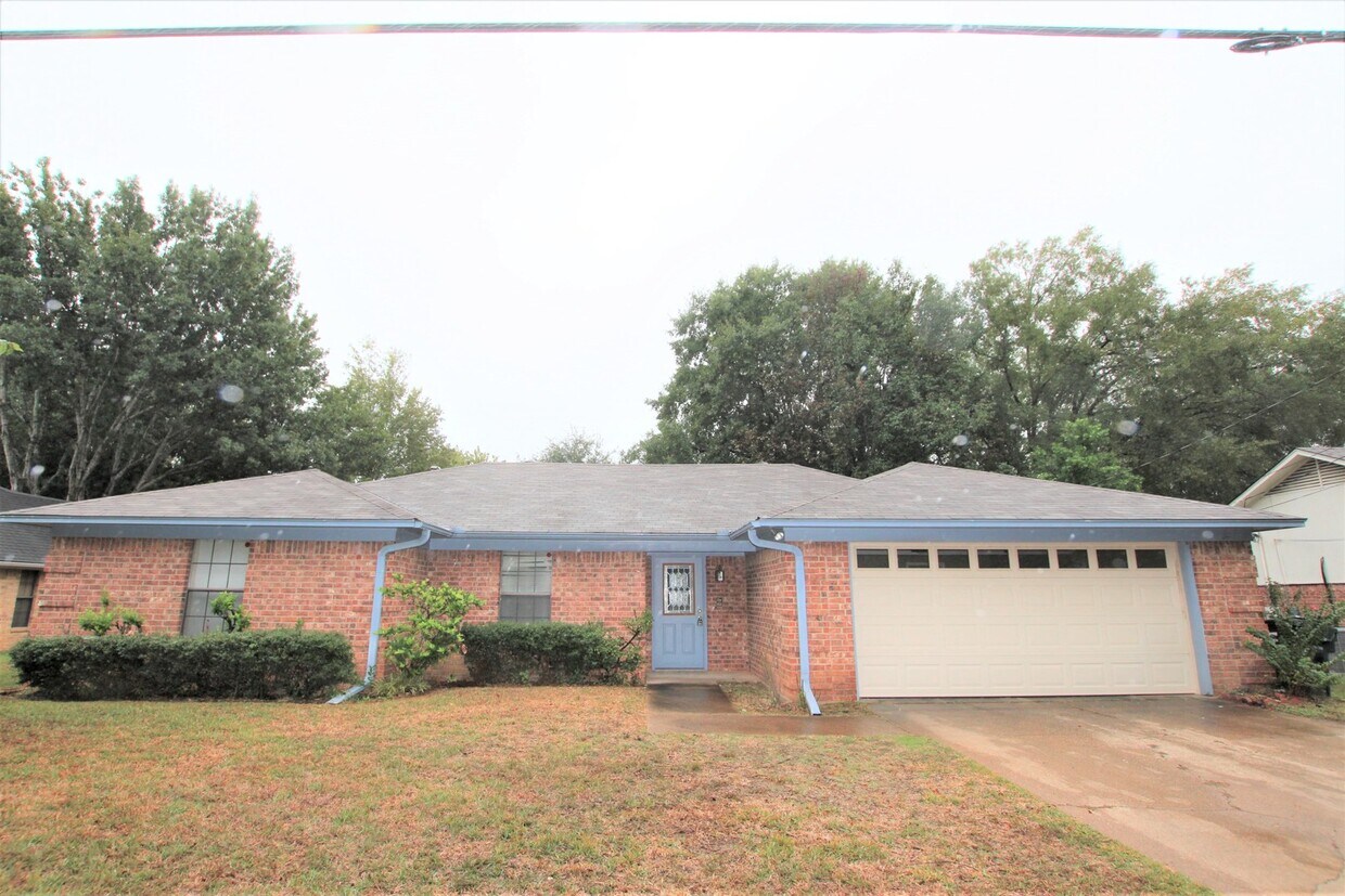 Foto principal - 3113 McDonald Rd