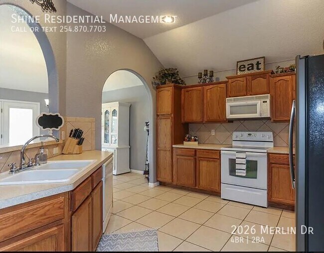 Building Photo - 2026 Merlin Dr