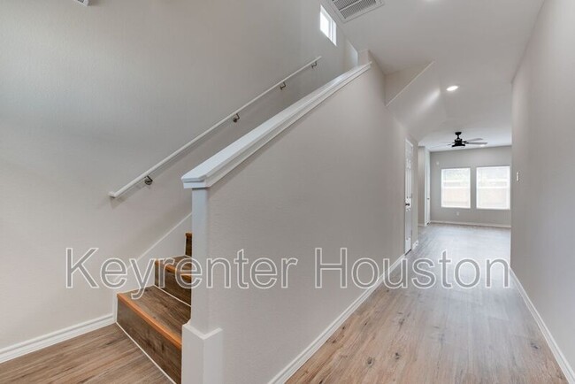 Foto del edificio - 8202 Homewood Ln