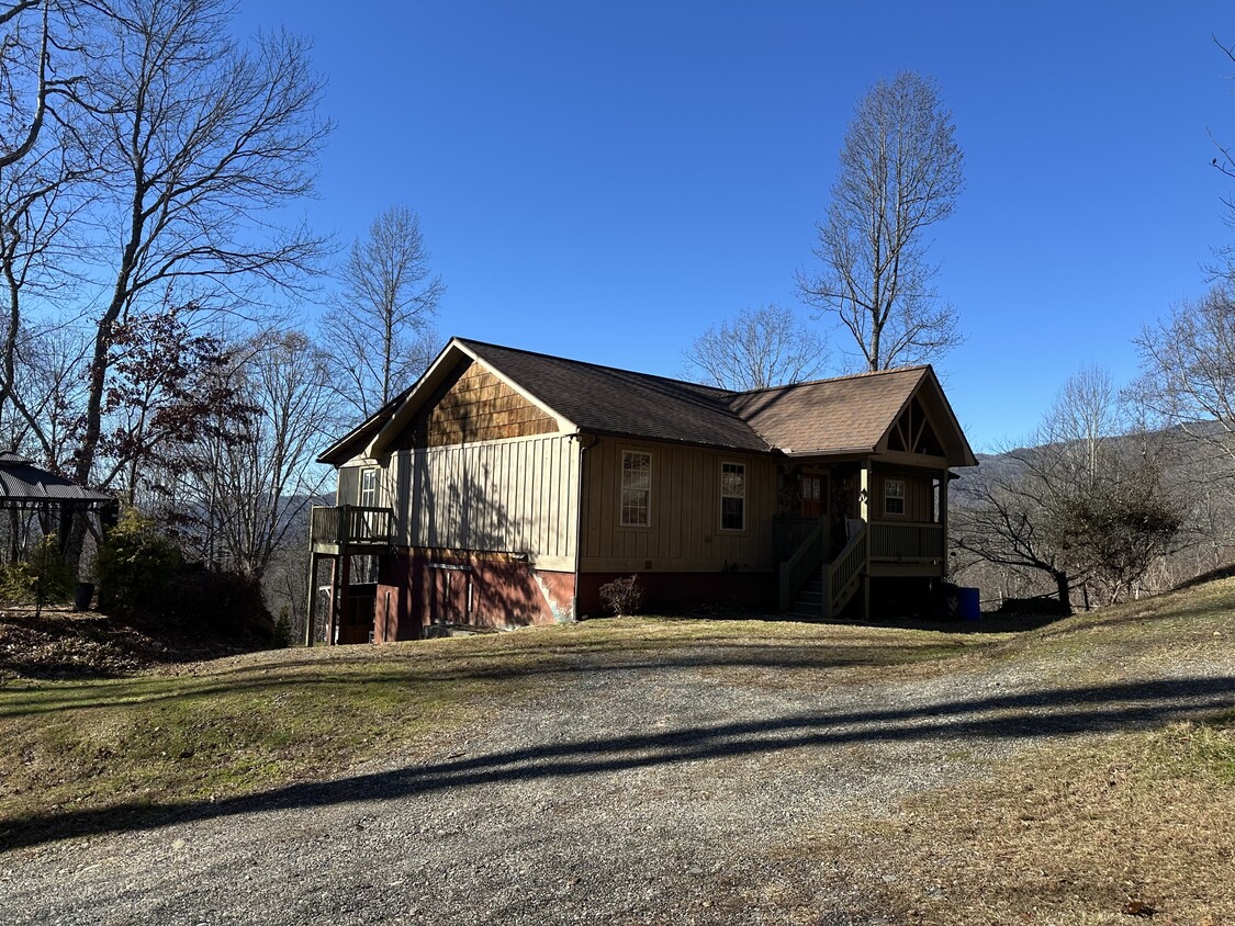 Primary Photo - 349 Shawfield Ridge