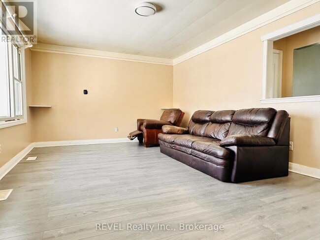 Photo du bâtiment - 7182 Adams Ave