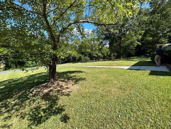 Foto del edificio - 225 Blacks Bluff Rd SW
