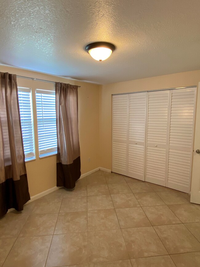 Spear bed - 129 Camphor Cir