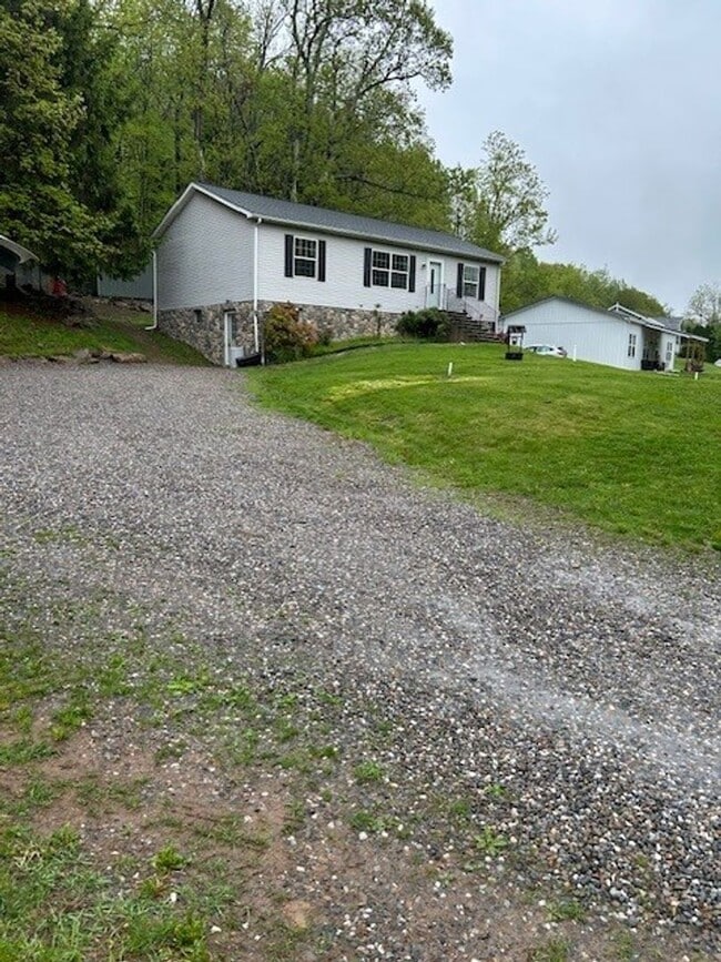 Building Photo - 363 Owl Creek Rd