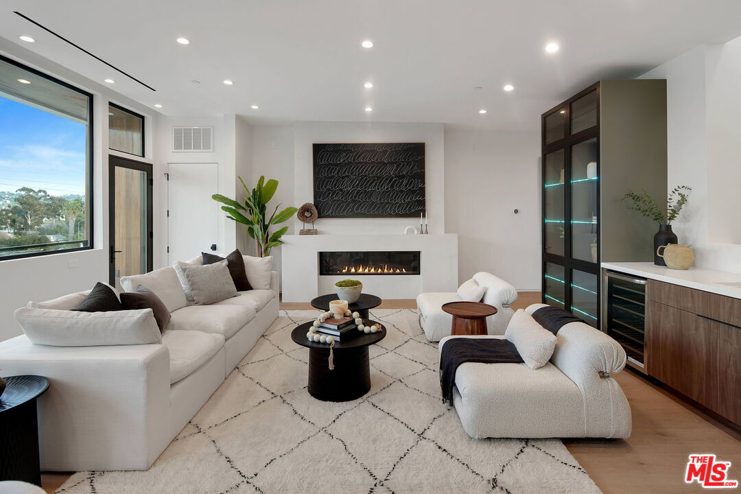 Foto principal - 2354 Riverside Dr