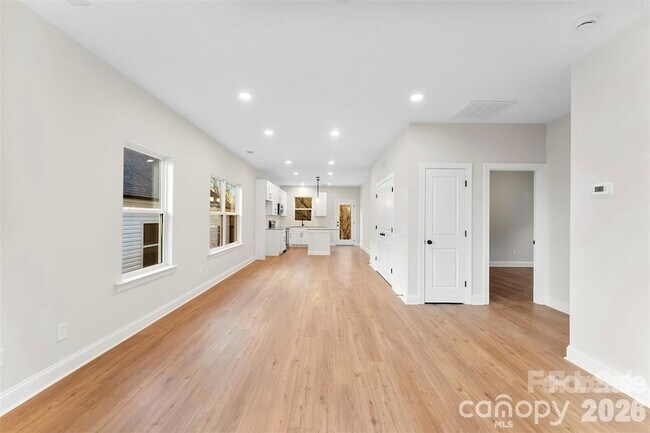 Foto del edificio - 1558 7th Ave Dr SW