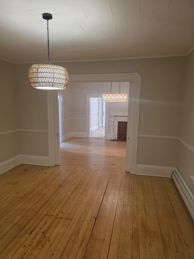 Building Photo - 533 Hanover St