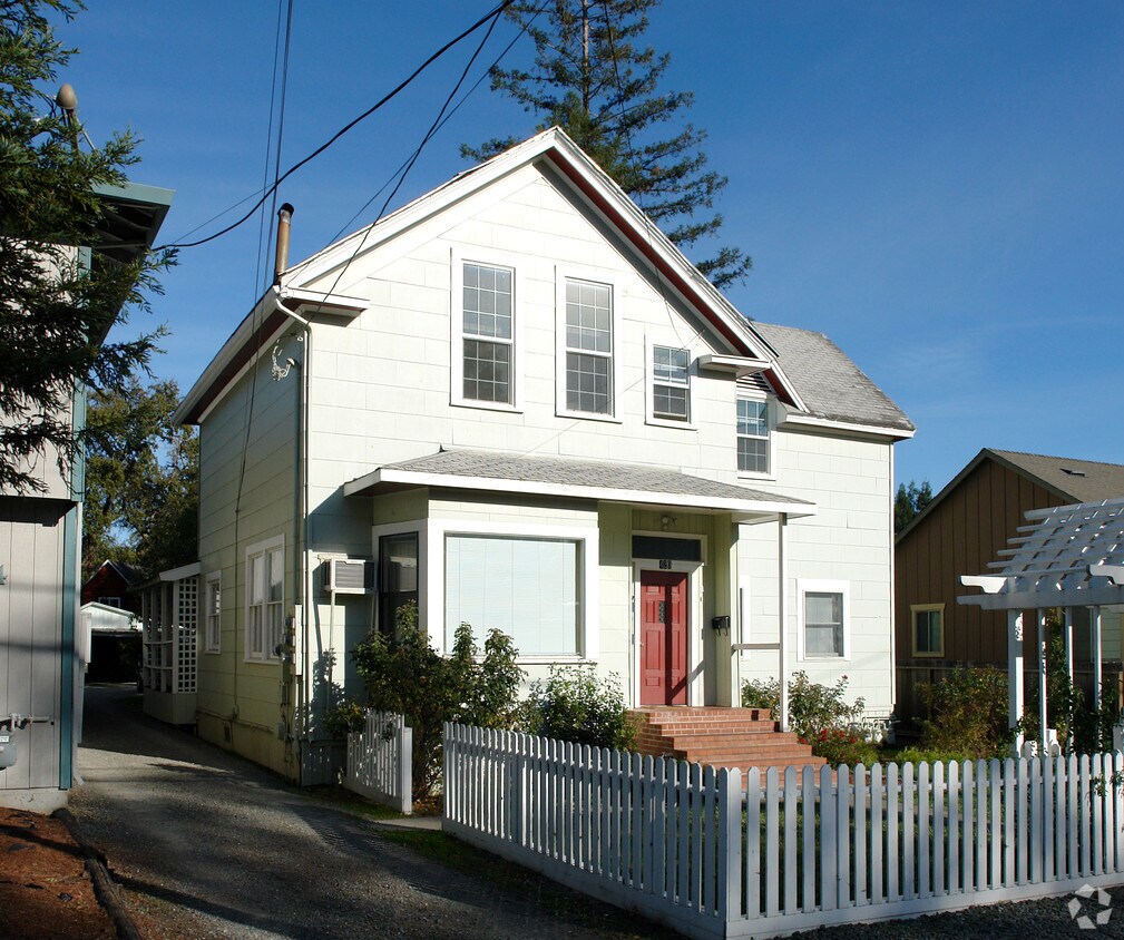 Foto del edificio - 420 N Cloverdale Blvd