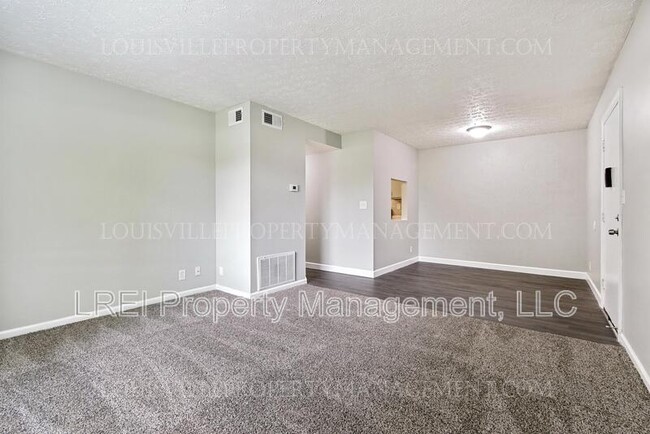 Foto del edificio - 7096 Wildwood Cir