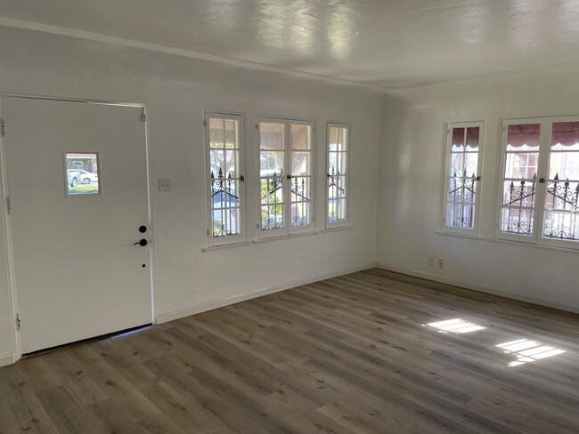 Living Room - 145 N 21st St