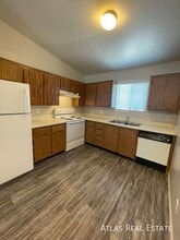 Building Photo - 465 W Ivyglen St