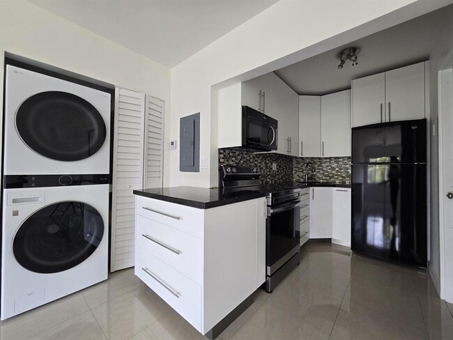 Building Photo - 201 SE 6th Ave