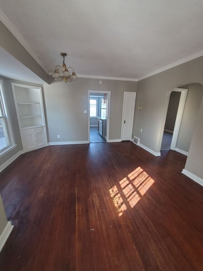 Building Photo - 2 Bedroom Single Family