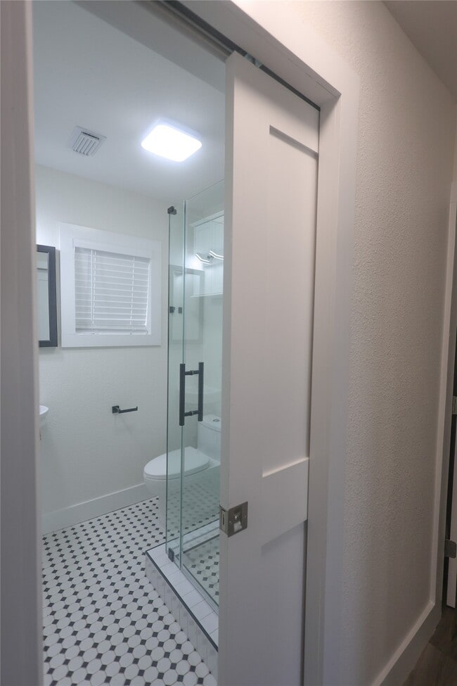 Building Photo - 602 Higgins St