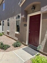 Building Photo - 2402 E 5th St